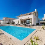 Villa Luxury Kaia -heated Pool, Sea View, Jacuzzi, Gym And Sauna *